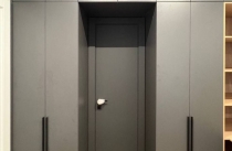 Шкаф вокруг двери