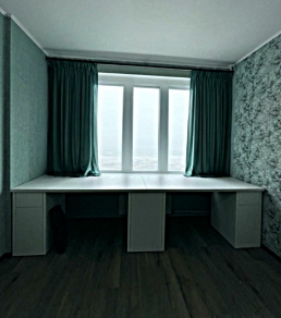 Стол в детскую