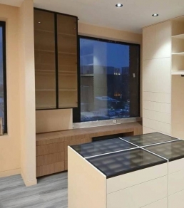 Гардеробная с окном