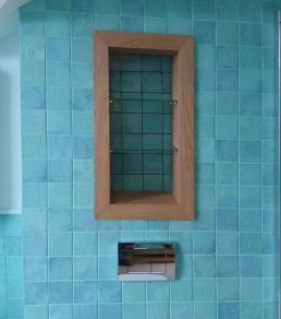 Шкаф над инсталляцией