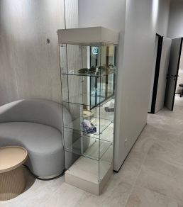 Стеклянная витрина