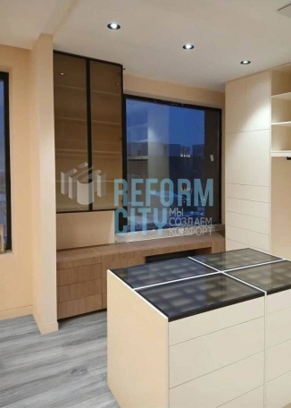 Гардеробная с окном