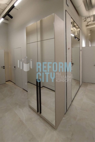 Зеркальный шкаф