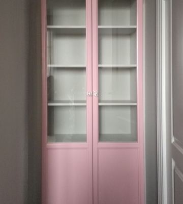 Розовый шкаф
